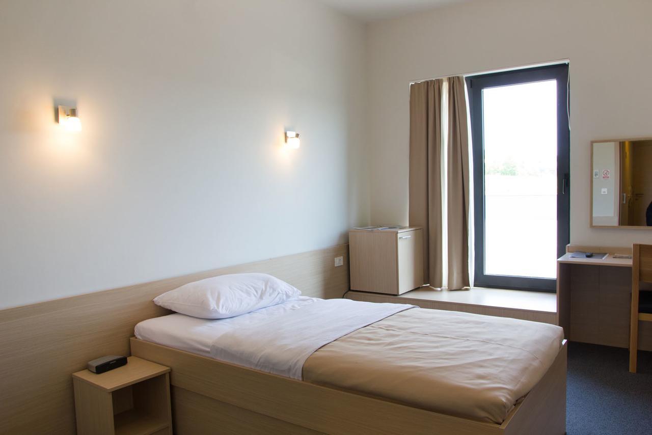 Hotel Lika Sjever Brinje Esterno foto
